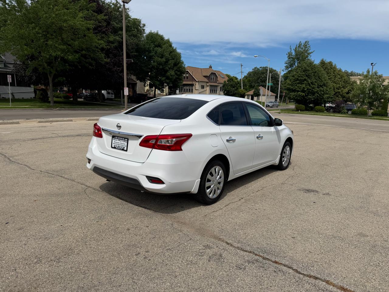 Nissan Sentra S 6MT 2017