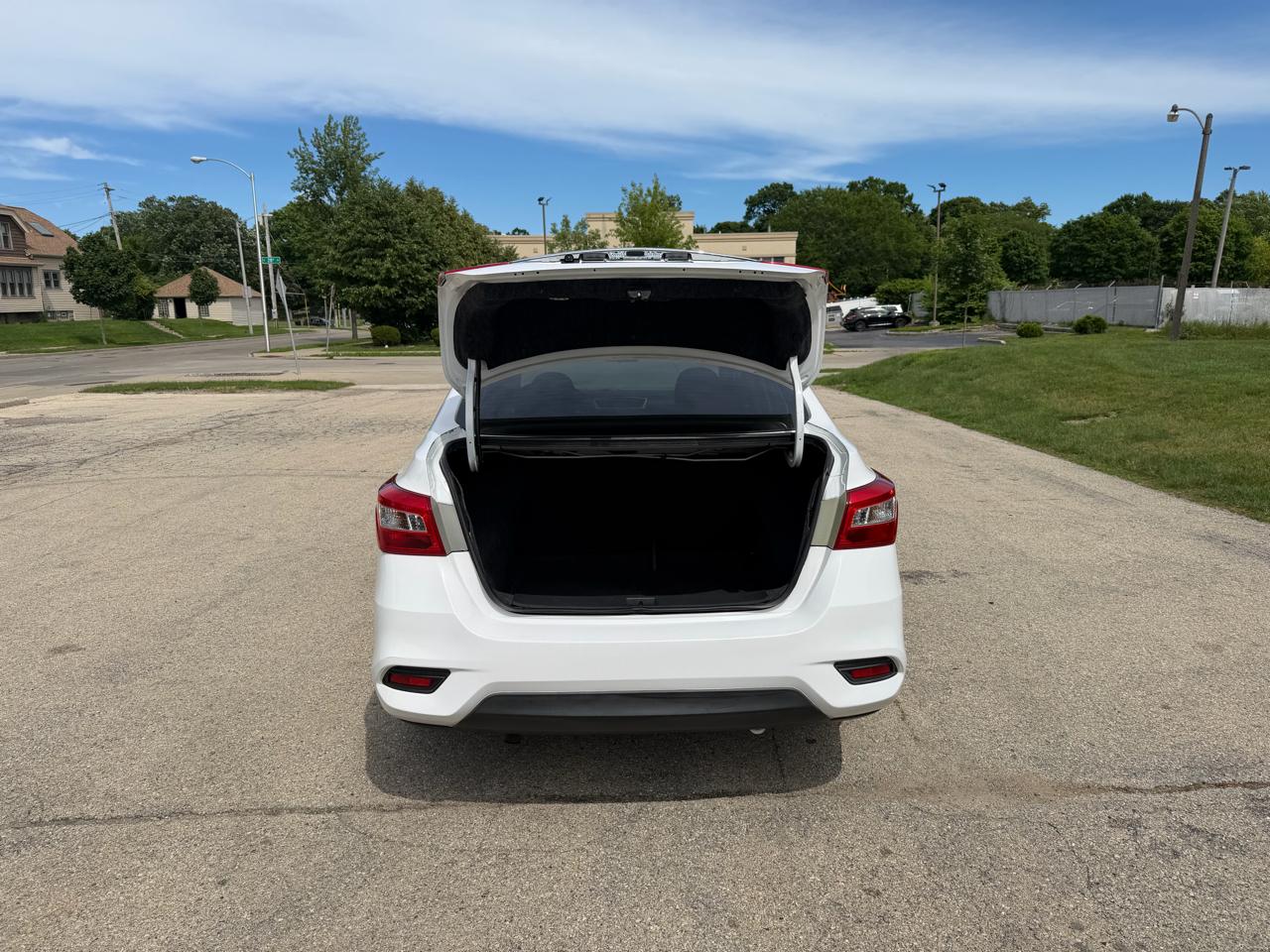 Nissan Sentra S 6MT 2017