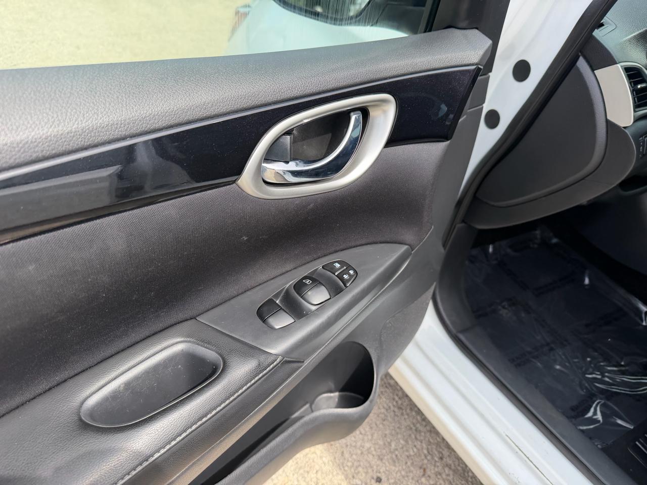 Nissan Sentra S 6MT 2017