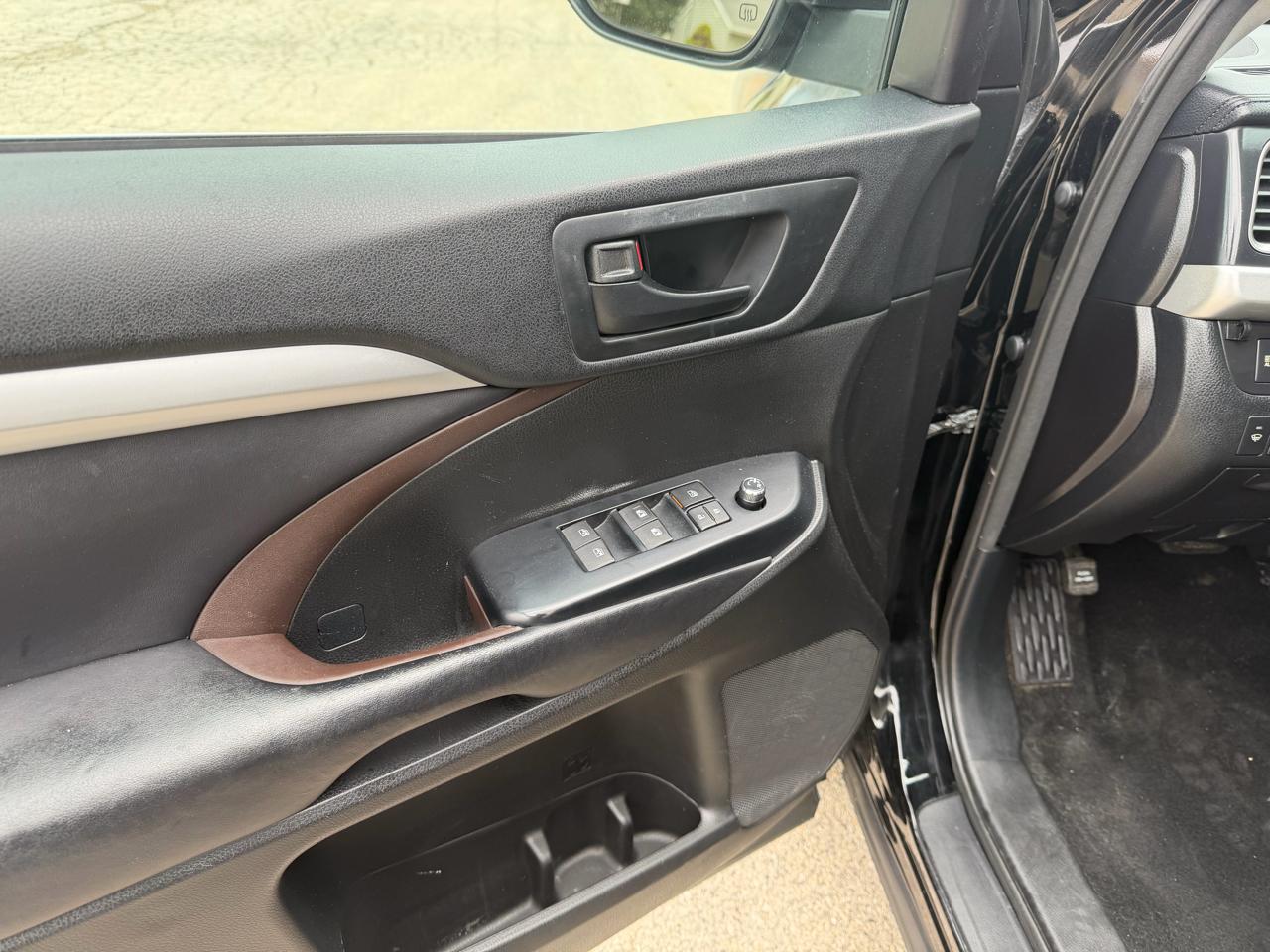 Toyota Highlander LE Plus AWD V6 2017