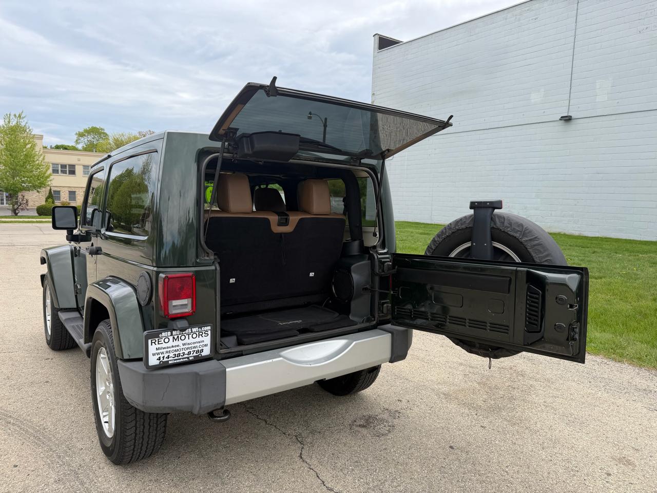Jeep Wrangler Sahara 4WD 2011