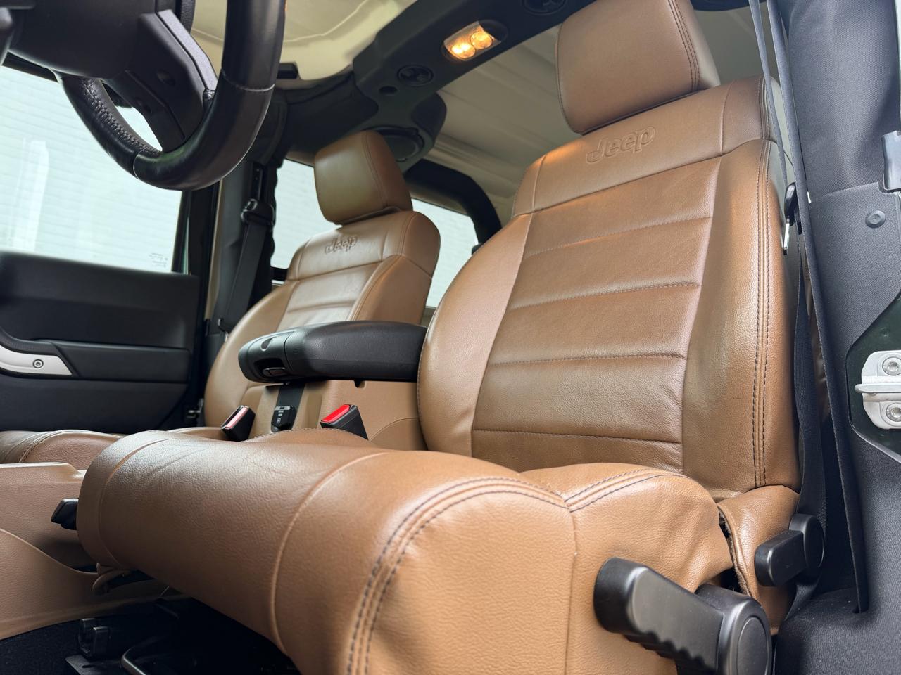 Jeep Wrangler Sahara 4WD 2011