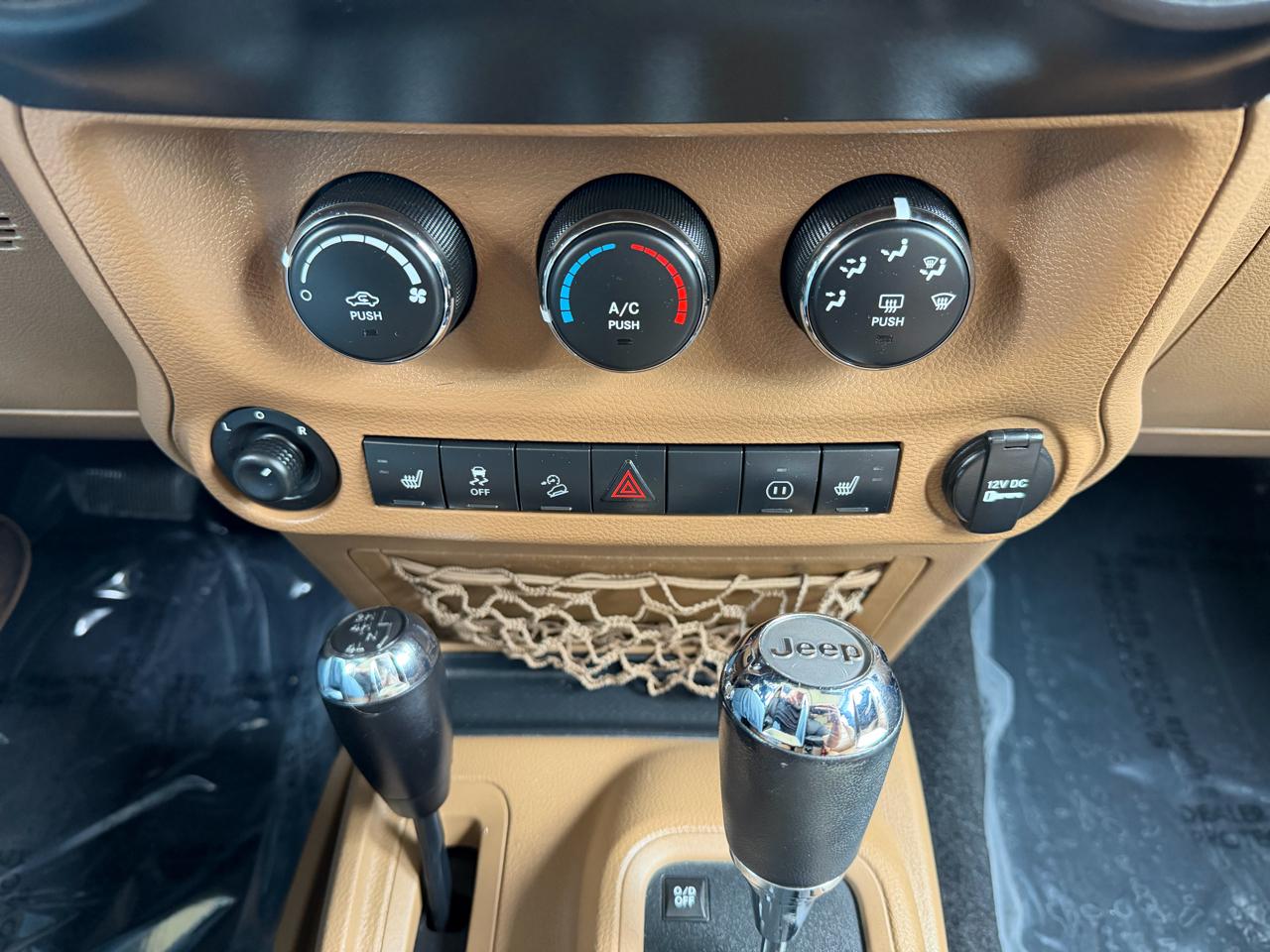 Jeep Wrangler Sahara 4WD 2011