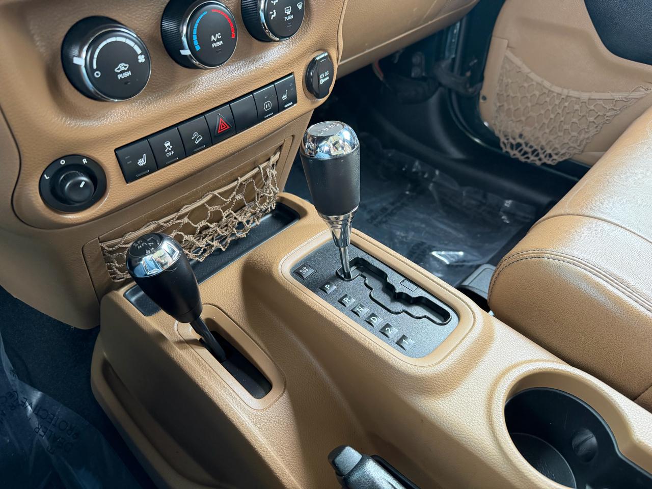 Jeep Wrangler Sahara 4WD 2011