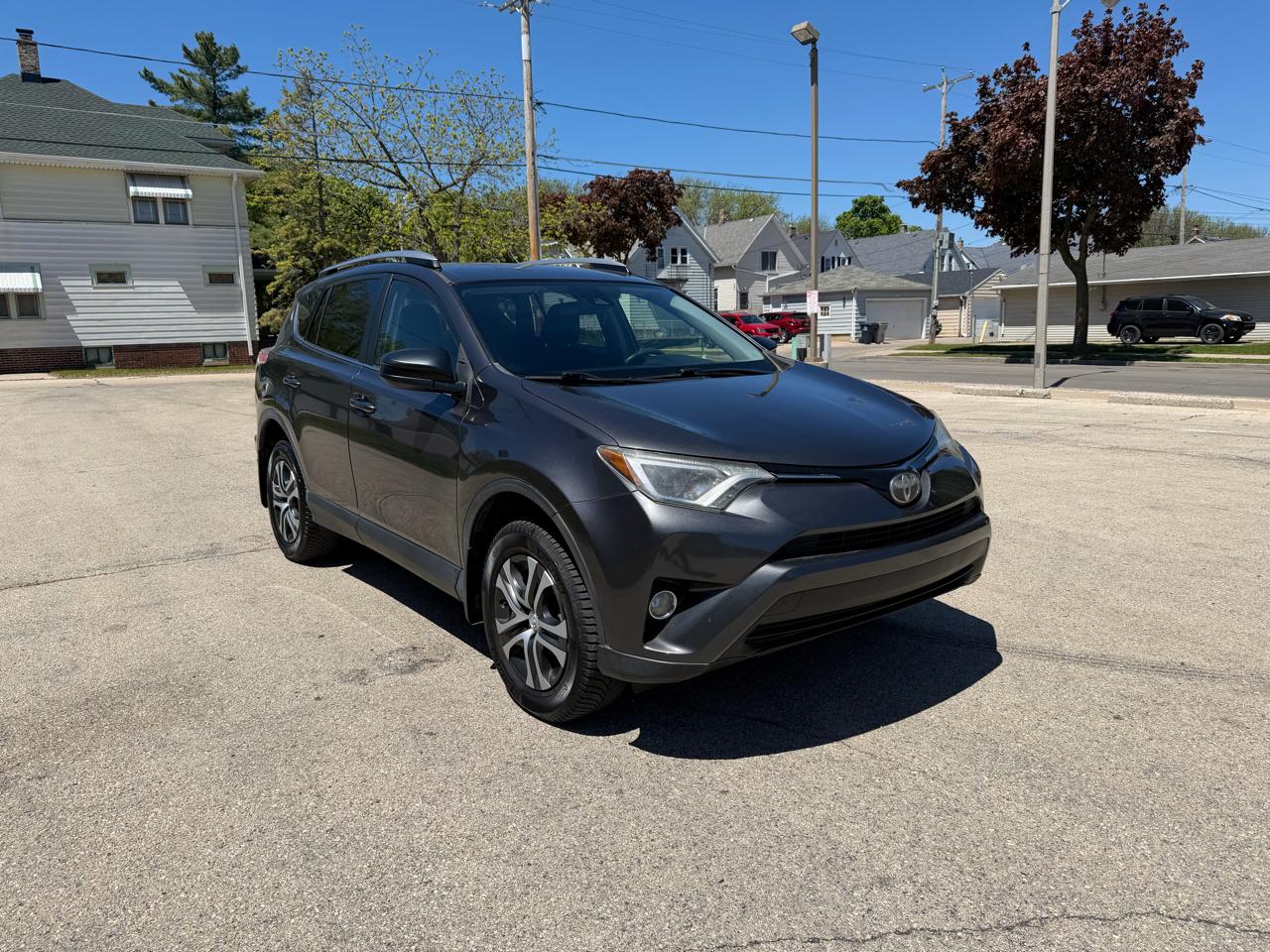 Toyota RAV4 LE AWD 2018