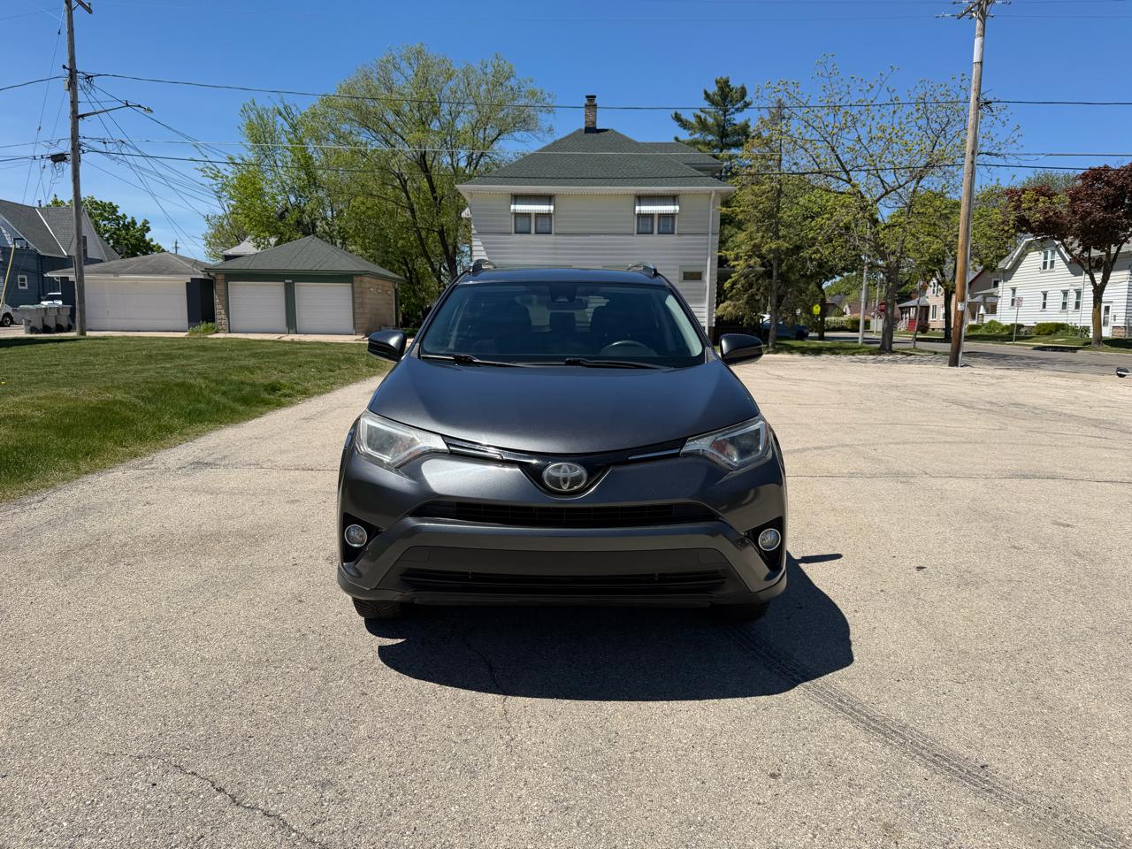 Toyota RAV4 LE AWD 2018