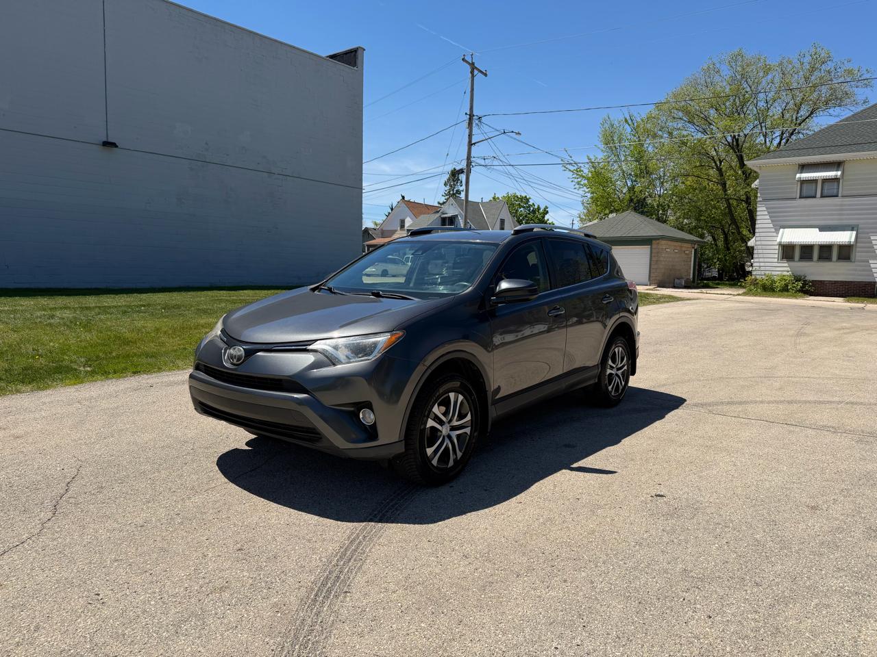 Toyota RAV4 LE AWD 2018
