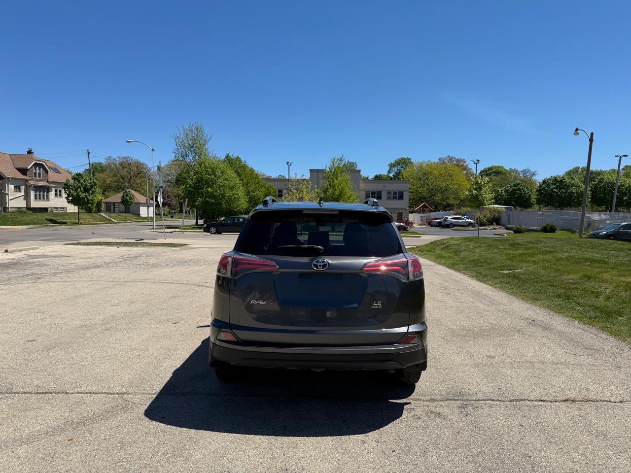 Toyota RAV4 LE AWD 2018