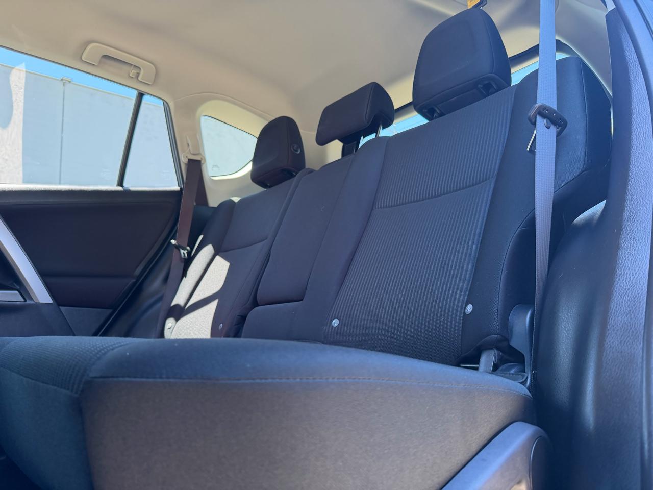Toyota RAV4 LE AWD 2018