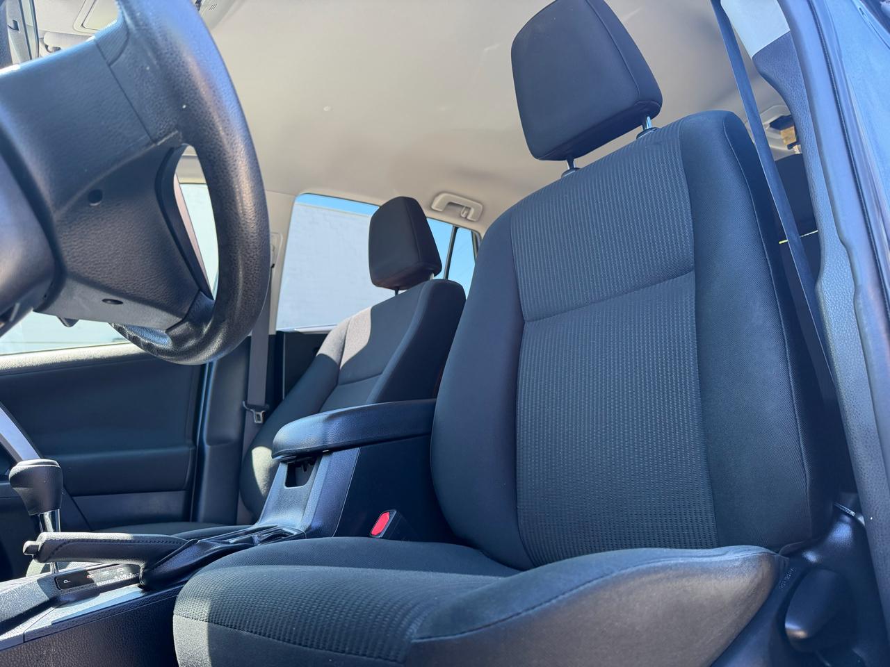 Toyota RAV4 LE AWD 2018