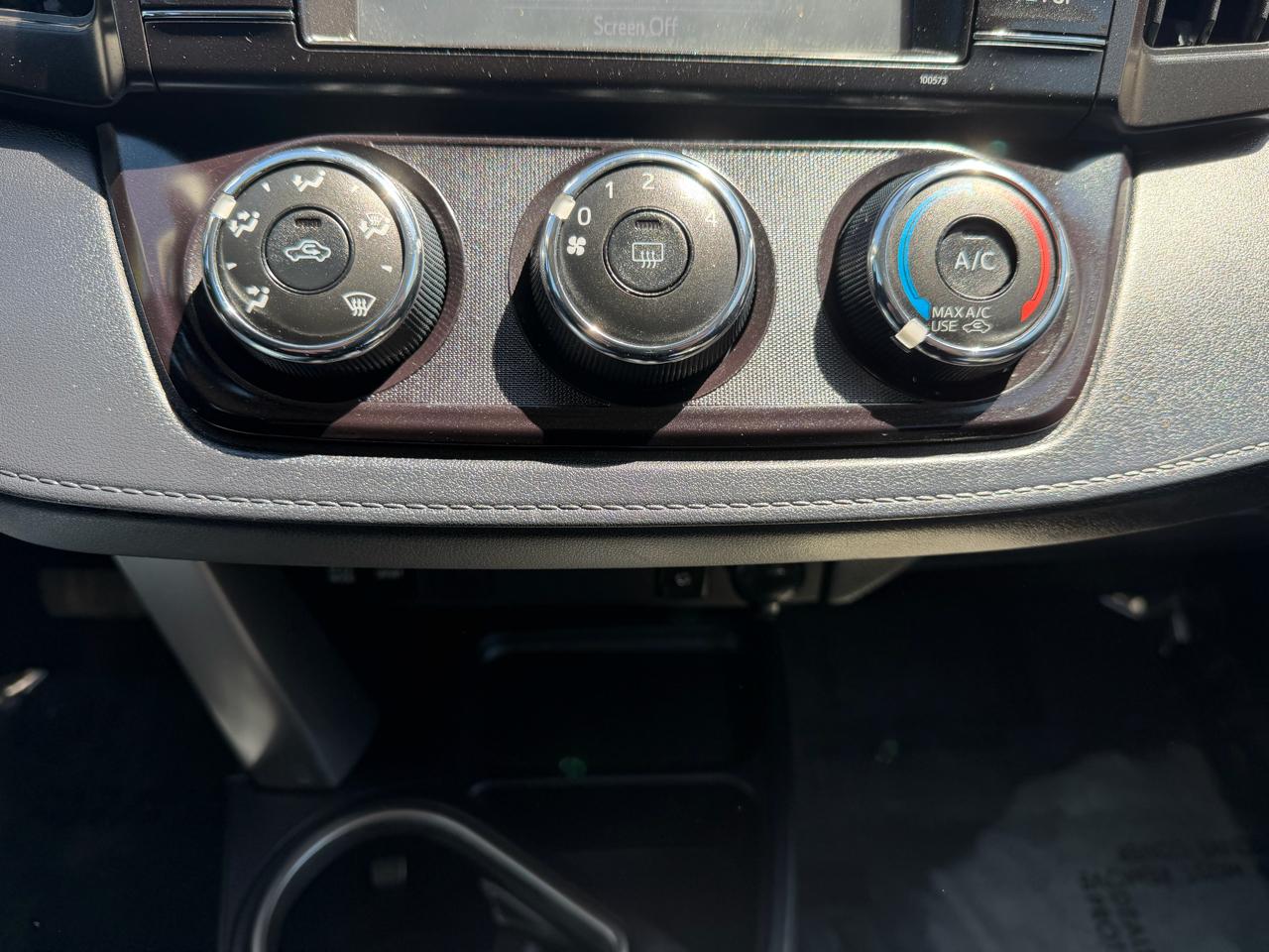 Toyota RAV4 LE AWD 2018