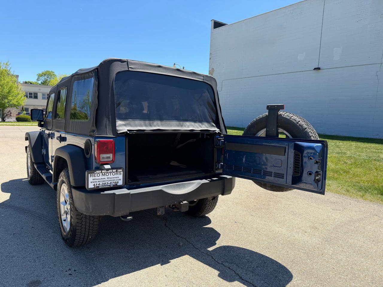 Jeep Wrangler Unlimited Sport 4WD 2010