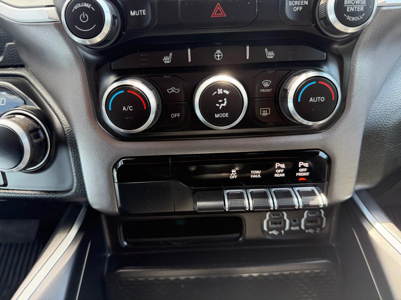 RAM 1500 Big Horn Crew Cab SWB 4WD 2020