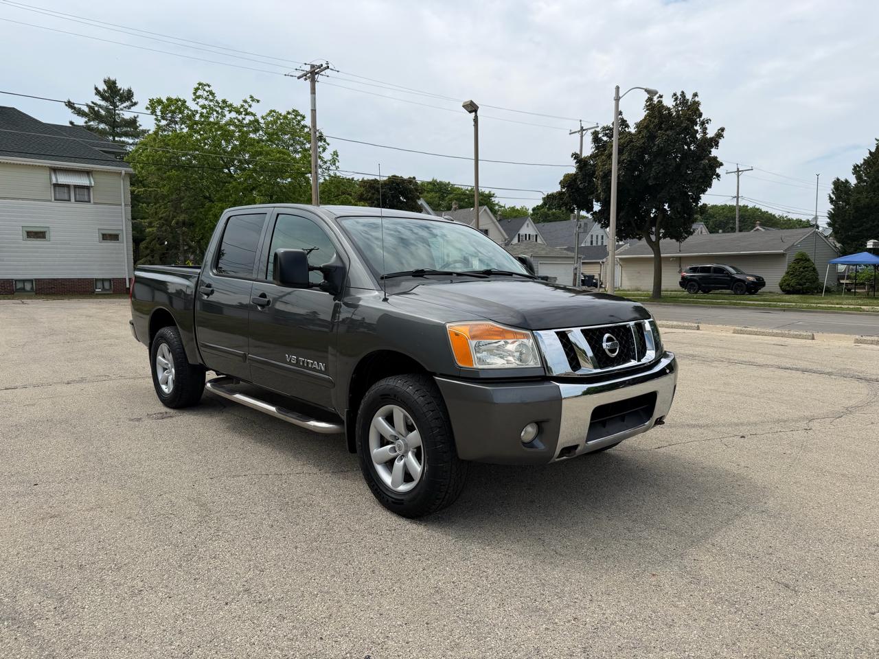 Nissan Titan S Crew Cab 4WD 2011