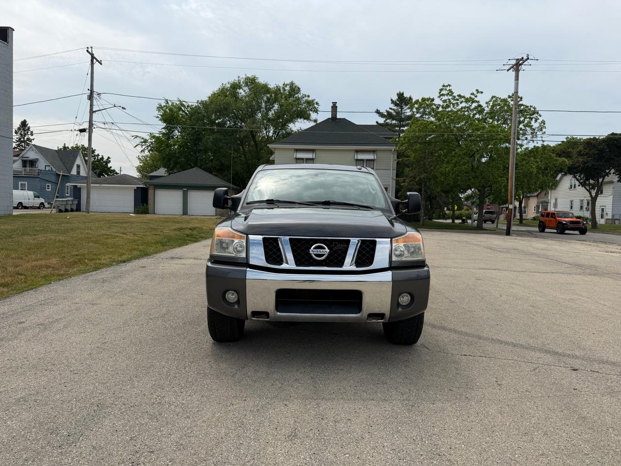 Nissan Titan S Crew Cab 4WD 2011