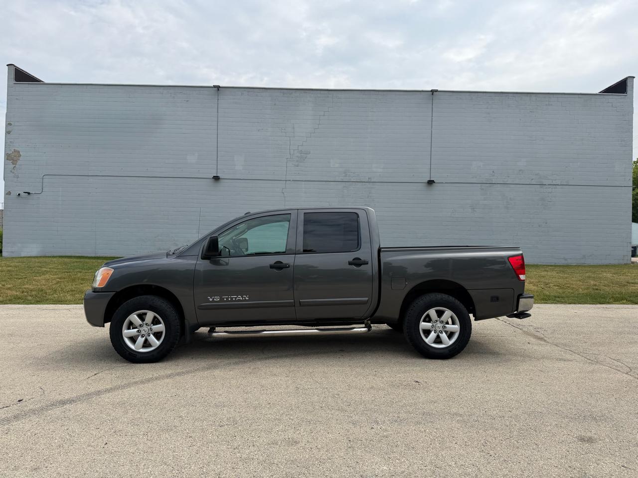 Nissan Titan S Crew Cab 4WD 2011