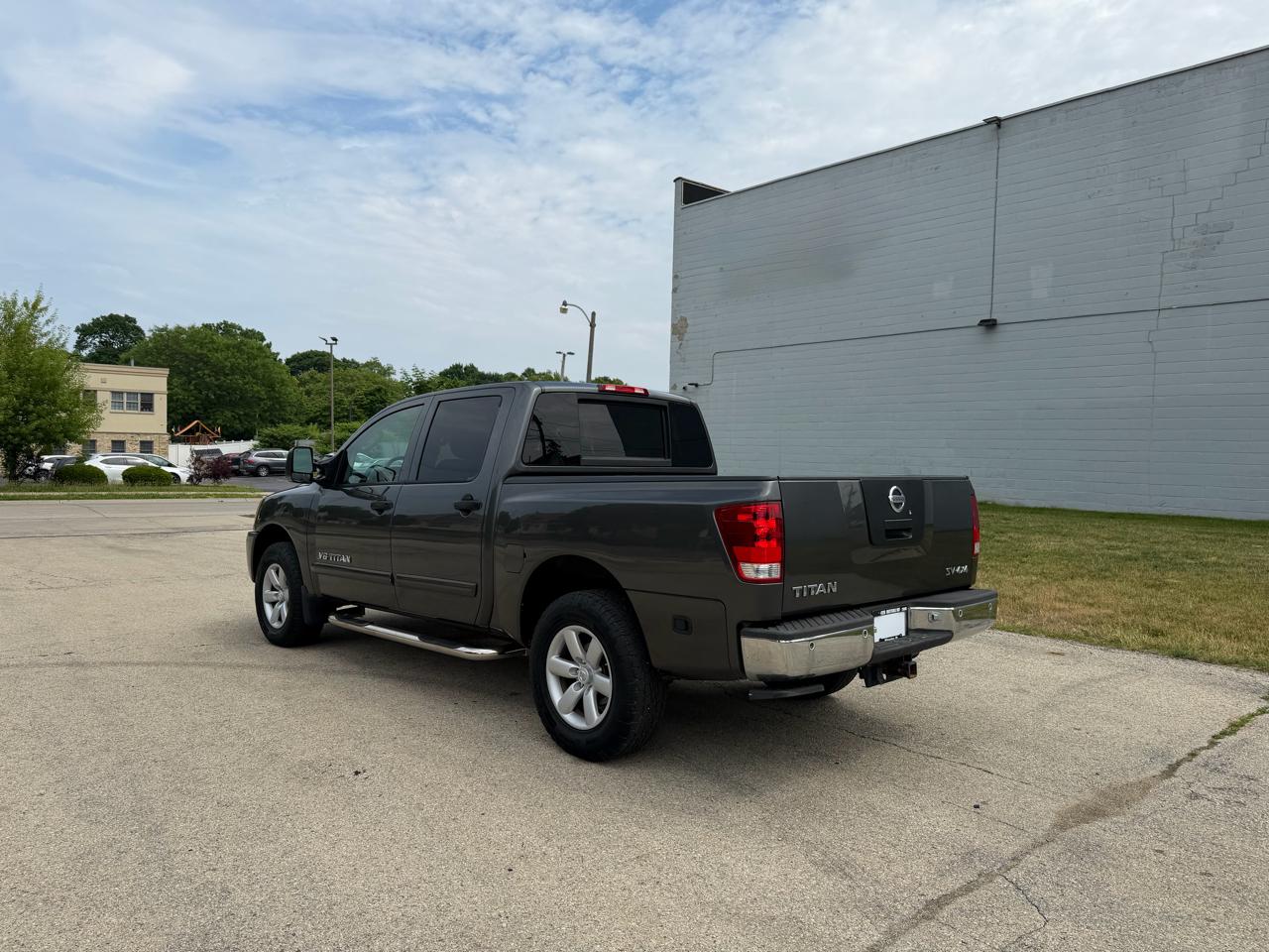 Nissan Titan S Crew Cab 4WD 2011