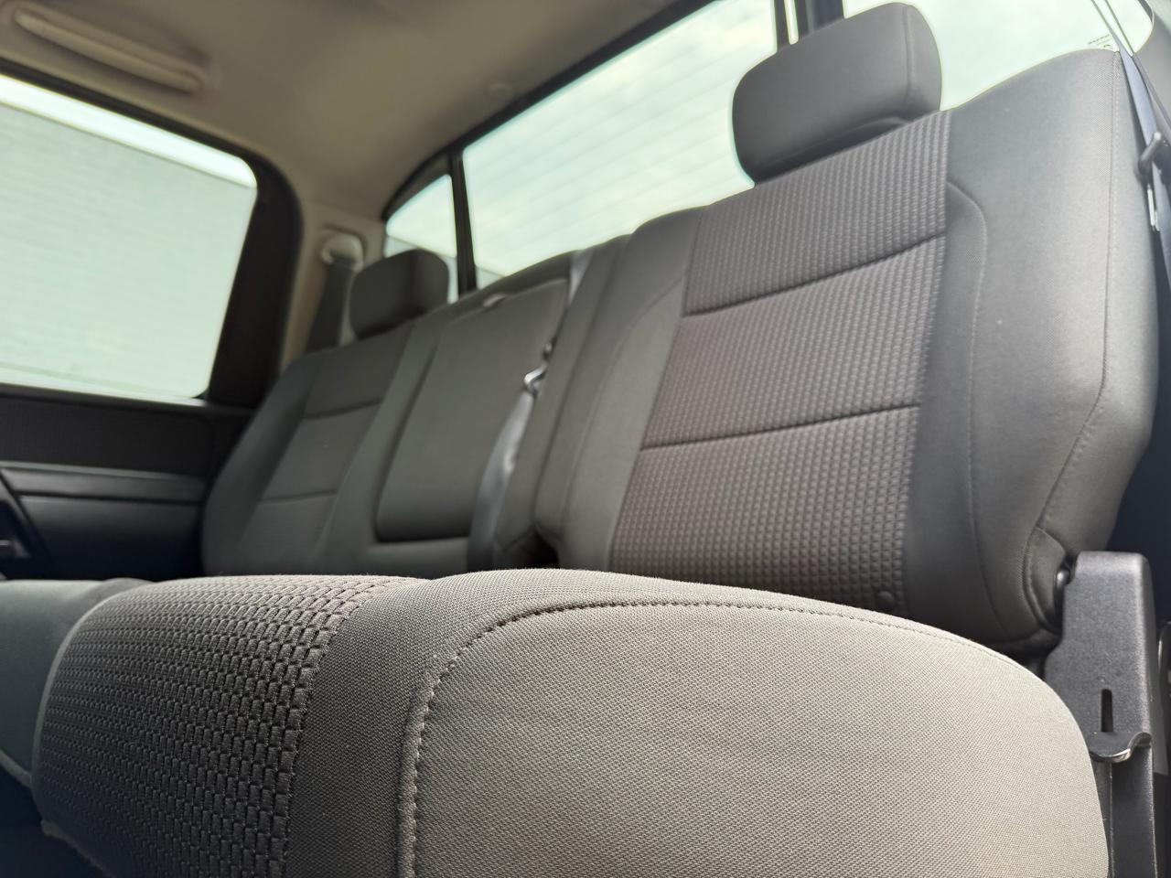 Nissan Titan S Crew Cab 4WD 2011