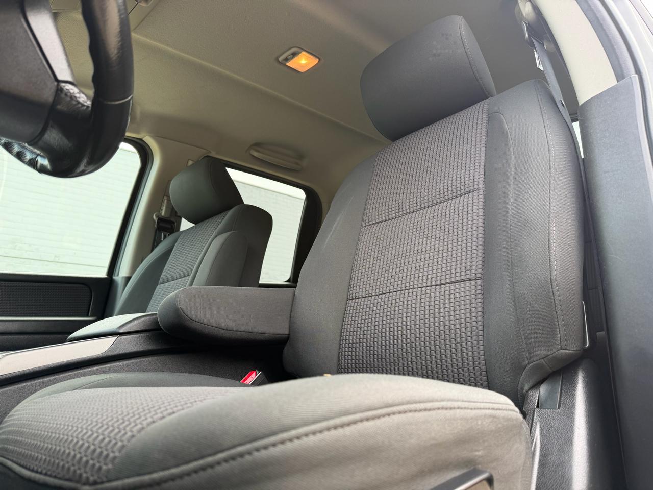 Nissan Titan S Crew Cab 4WD 2011