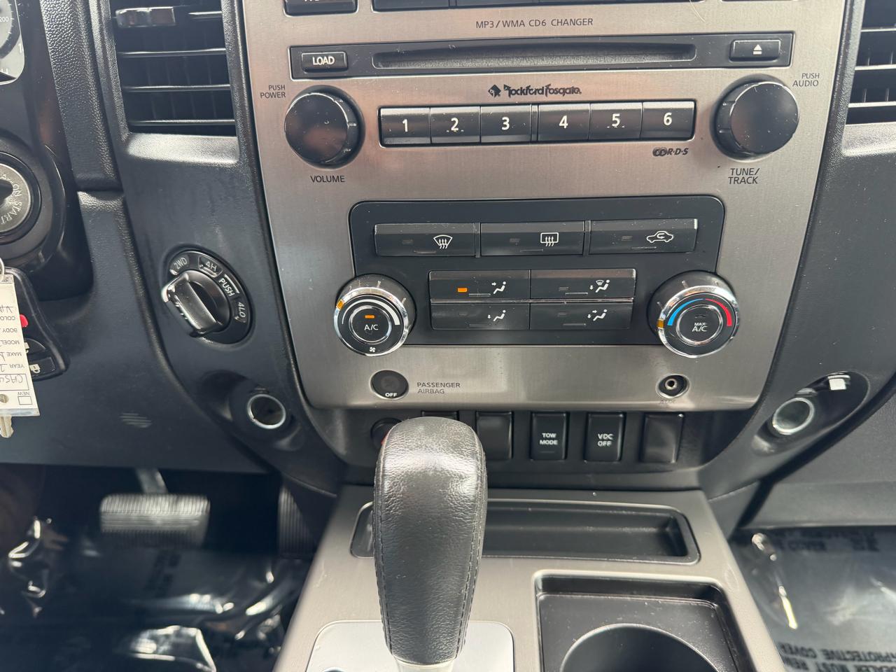 Nissan Titan S Crew Cab 4WD 2011