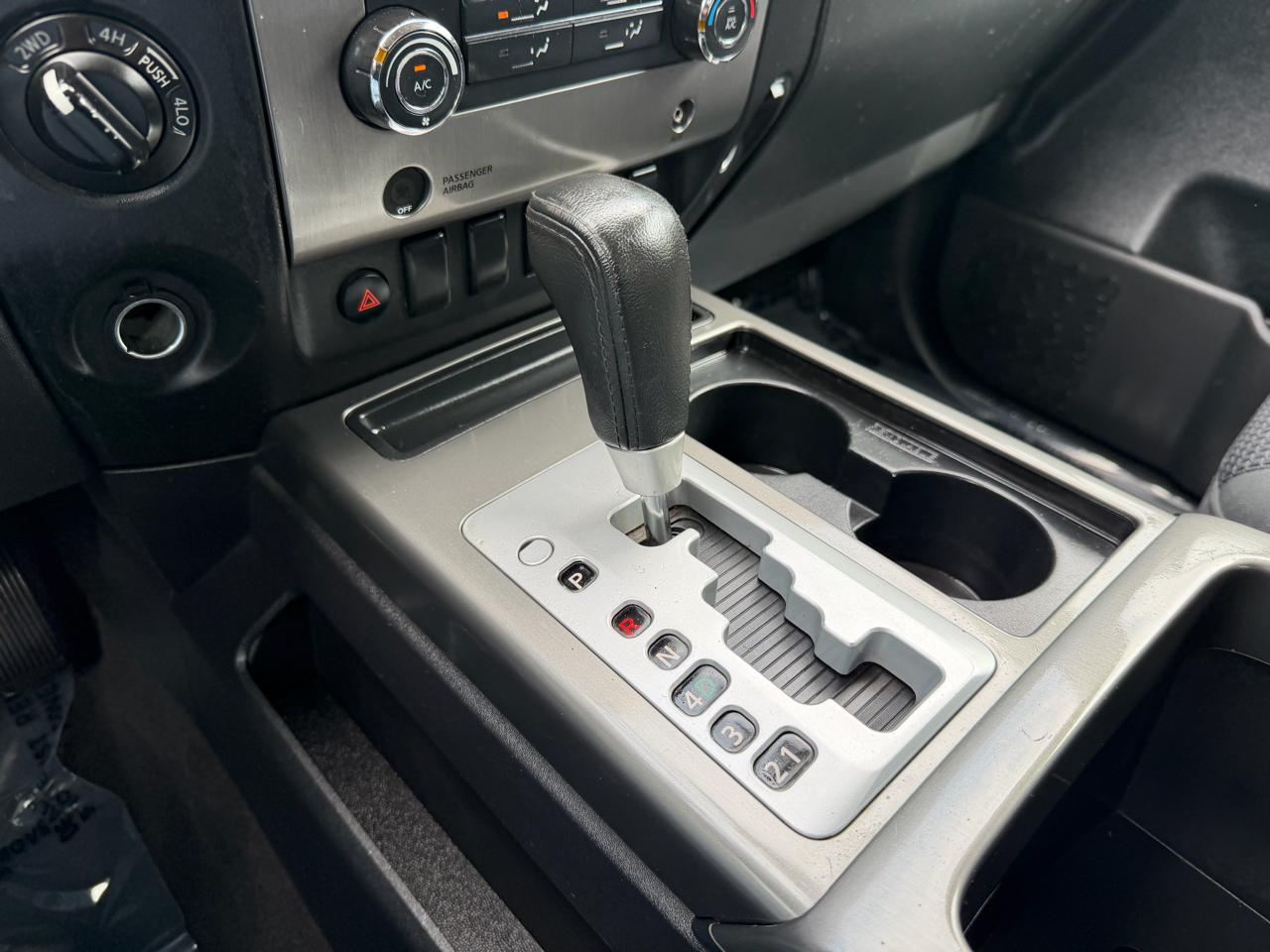 Nissan Titan S Crew Cab 4WD 2011
