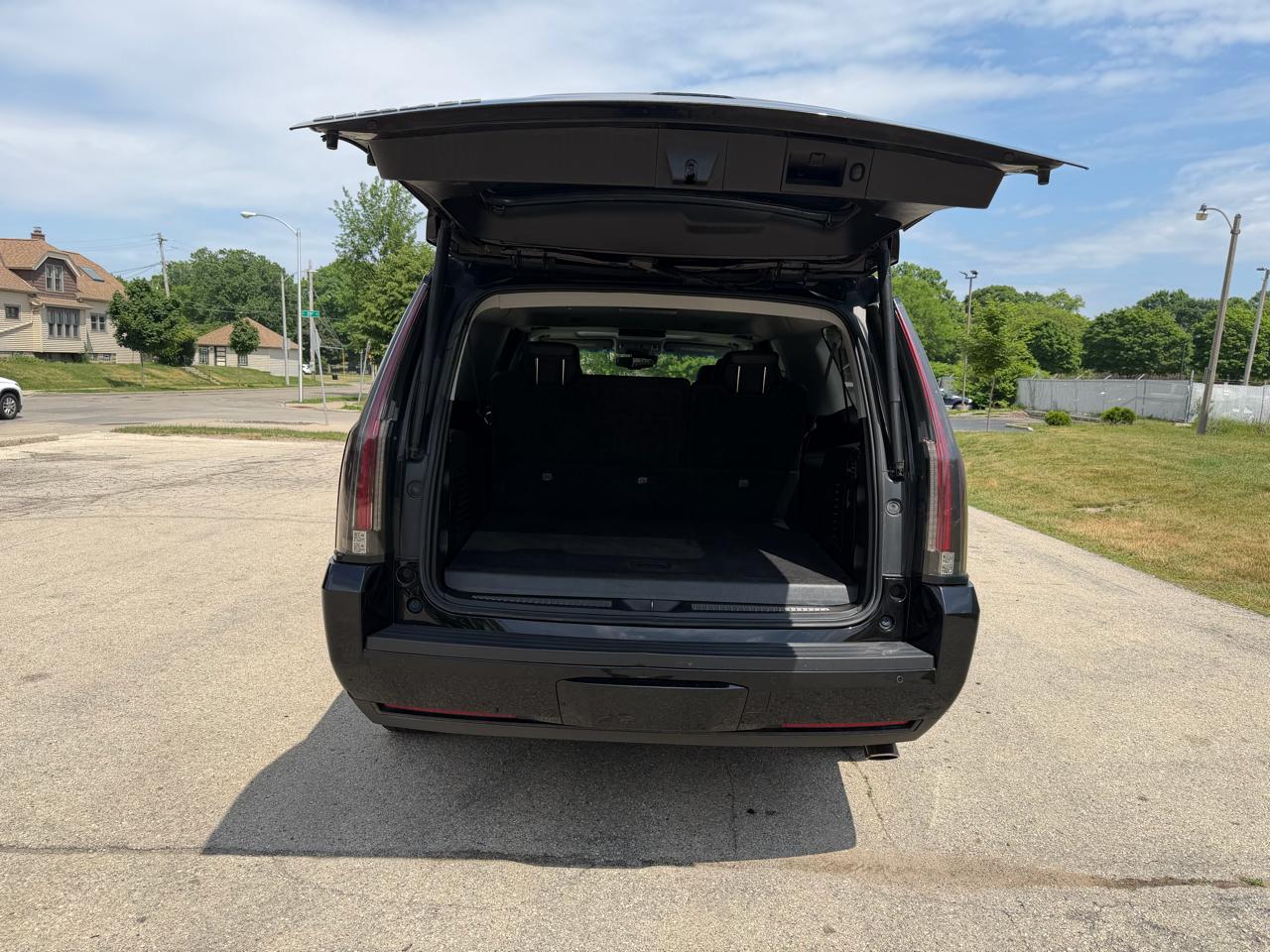 Cadillac Escalade ESV Luxury 4WD 2016