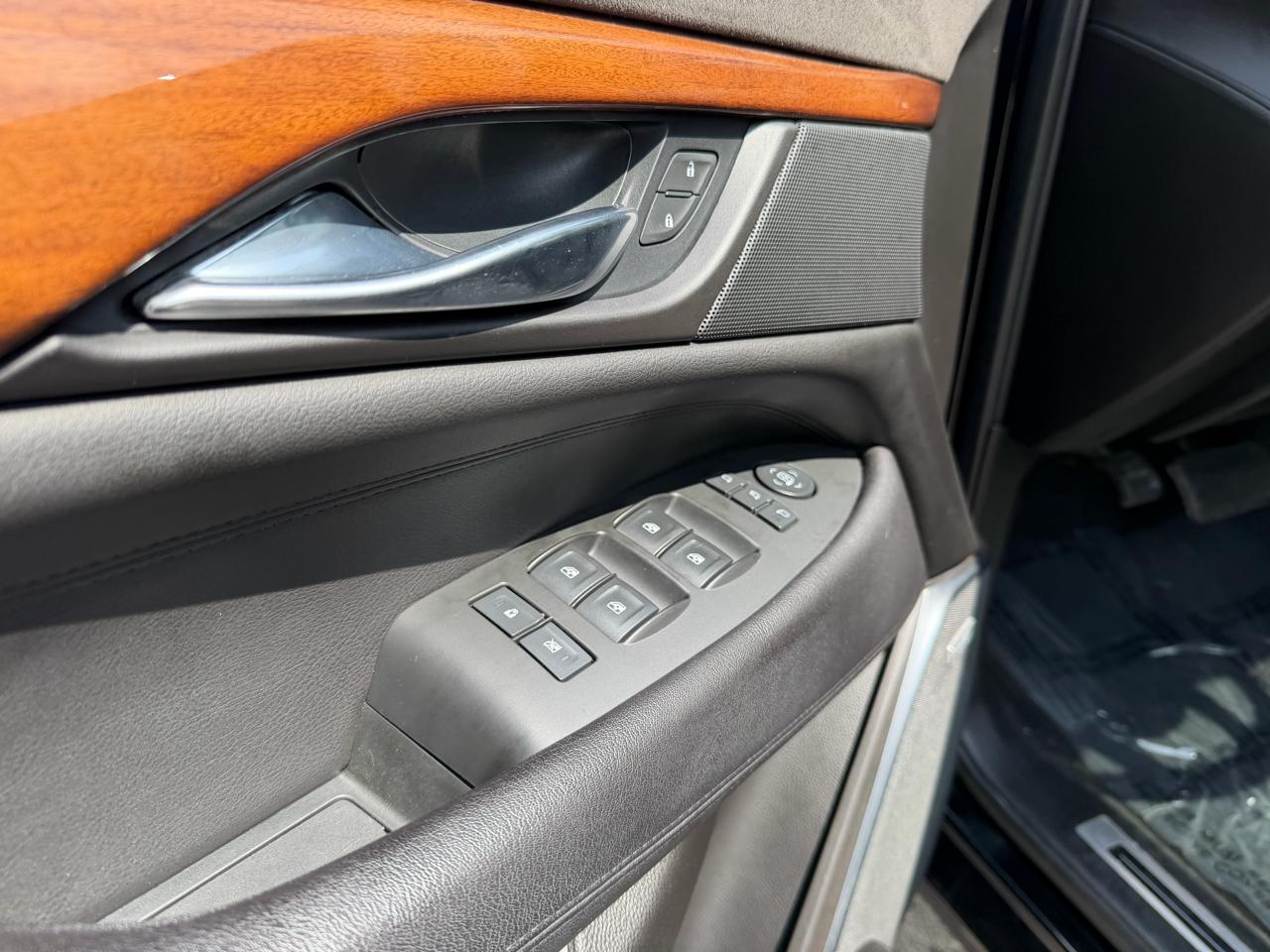 Cadillac Escalade ESV Luxury 4WD 2016