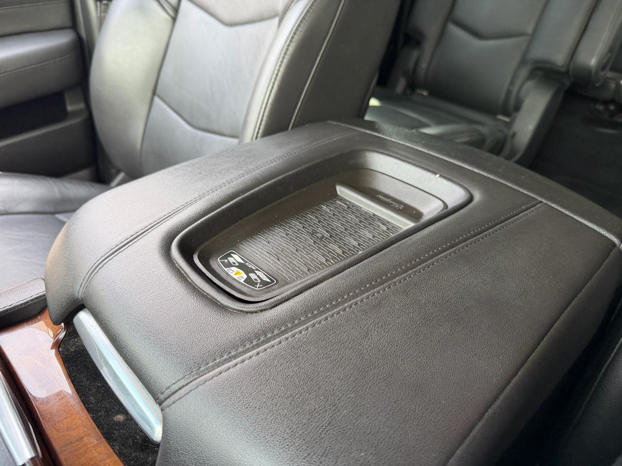 Cadillac Escalade ESV Luxury 4WD 2016