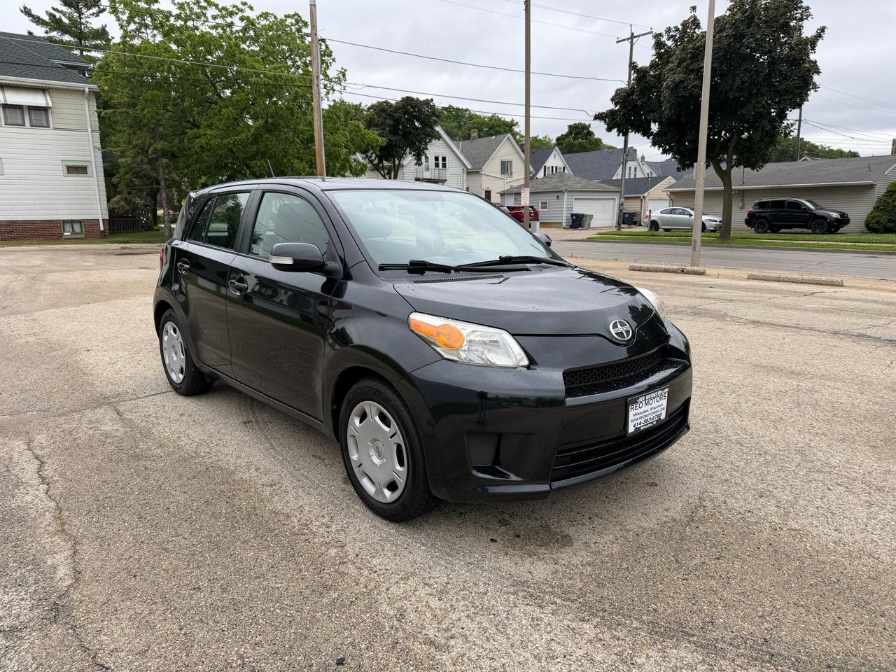 Scion xD 5-Door Hatchback 4-Spd AT 2011