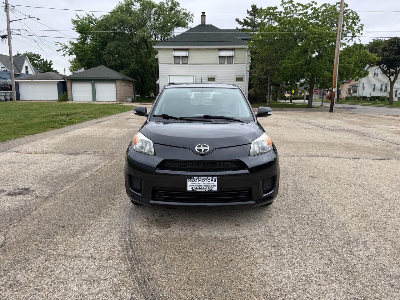Scion xD 5-Door Hatchback 4-Spd AT 2011