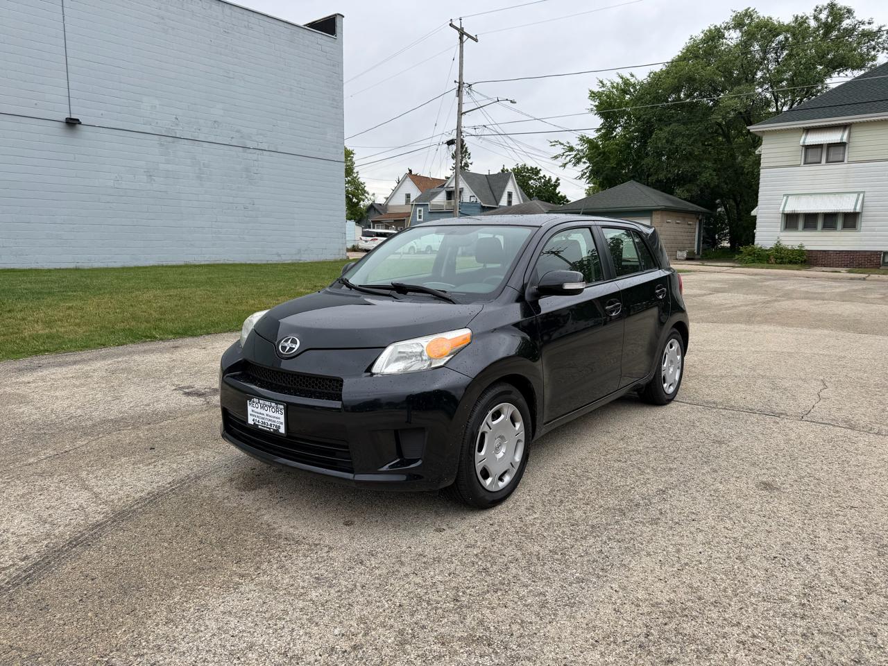 Scion xD 5-Door Hatchback 4-Spd AT 2011