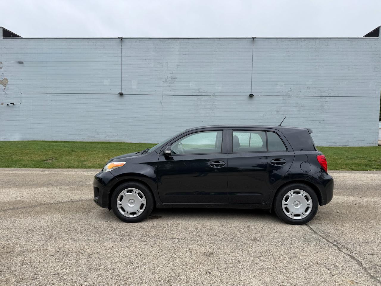 Scion xD 5-Door Hatchback 4-Spd AT 2011