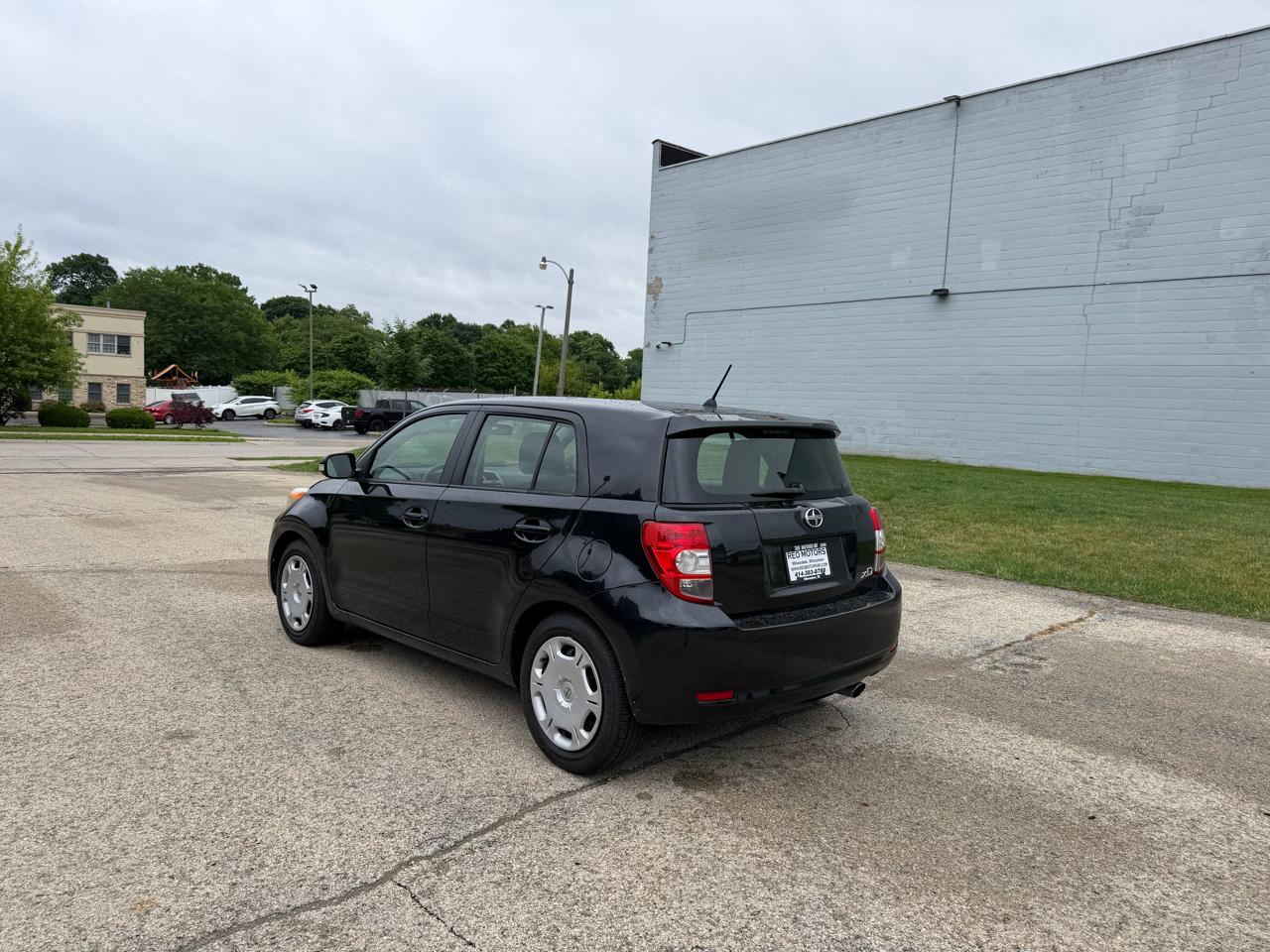 Scion xD 5-Door Hatchback 4-Spd AT 2011