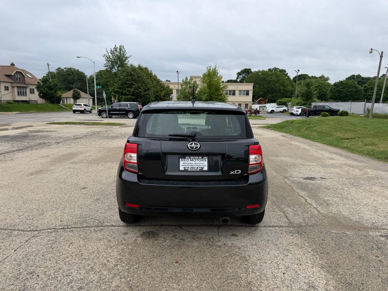 Scion xD 5-Door Hatchback 4-Spd AT 2011
