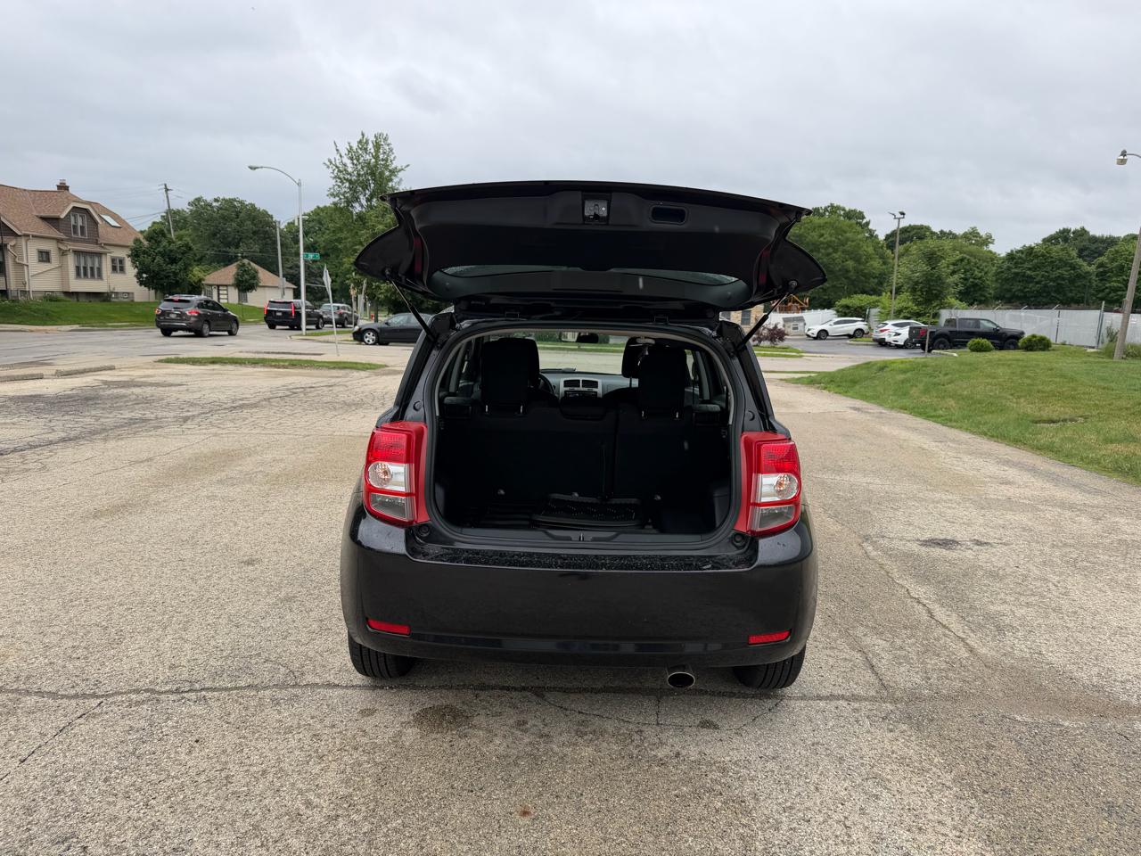 Scion xD 5-Door Hatchback 4-Spd AT 2011