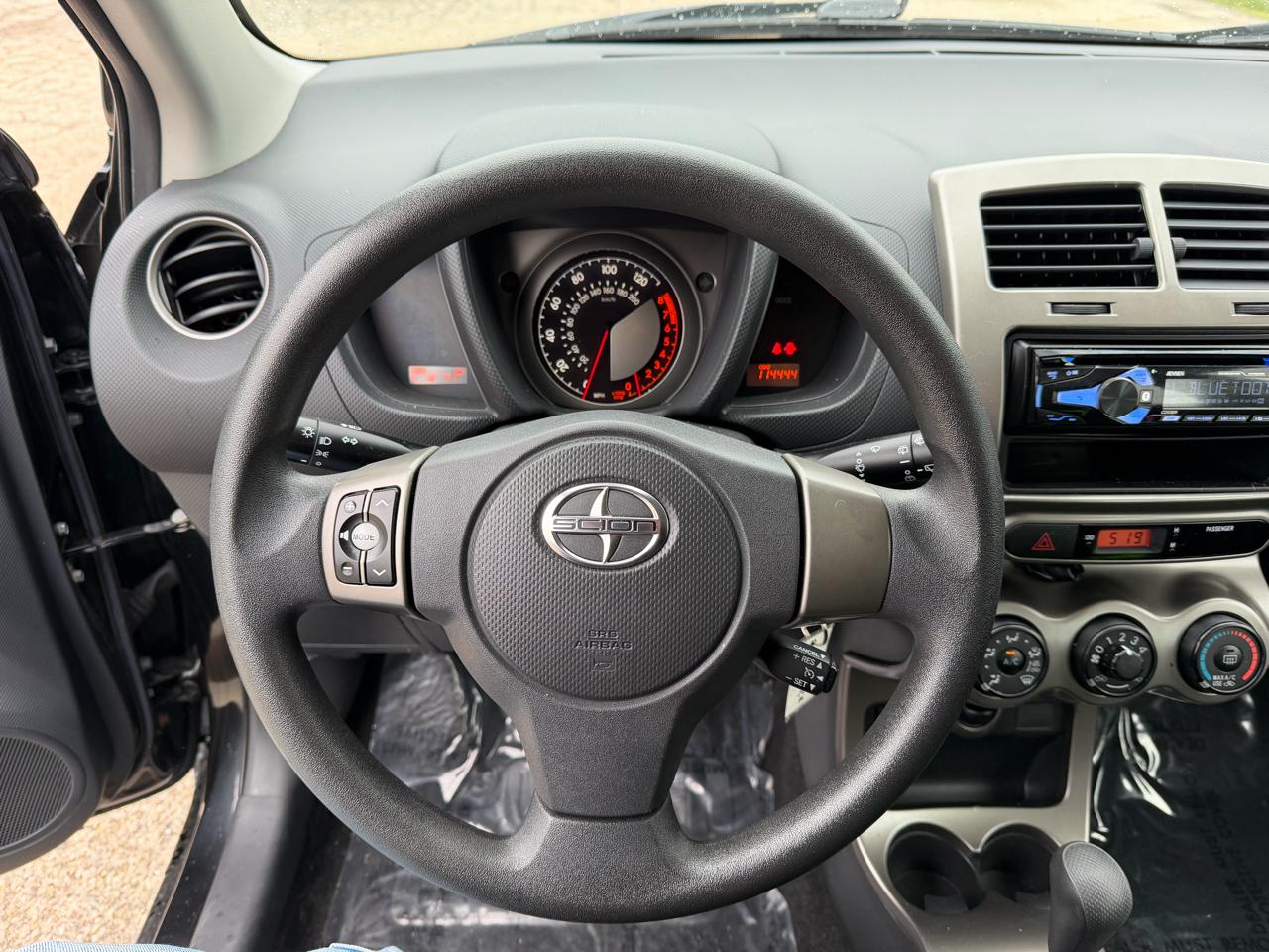 Scion xD 5-Door Hatchback 4-Spd AT 2011