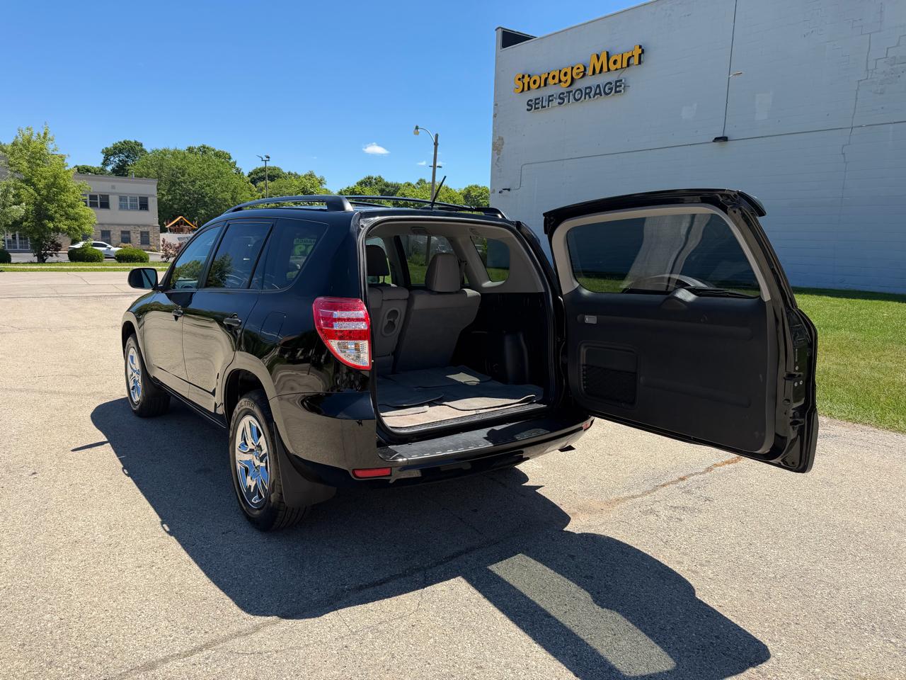 Toyota RAV4 Base I4 4WD 2012