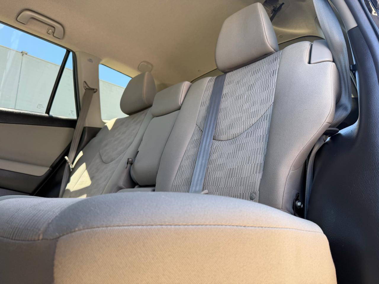 Toyota RAV4 Base I4 4WD 2012