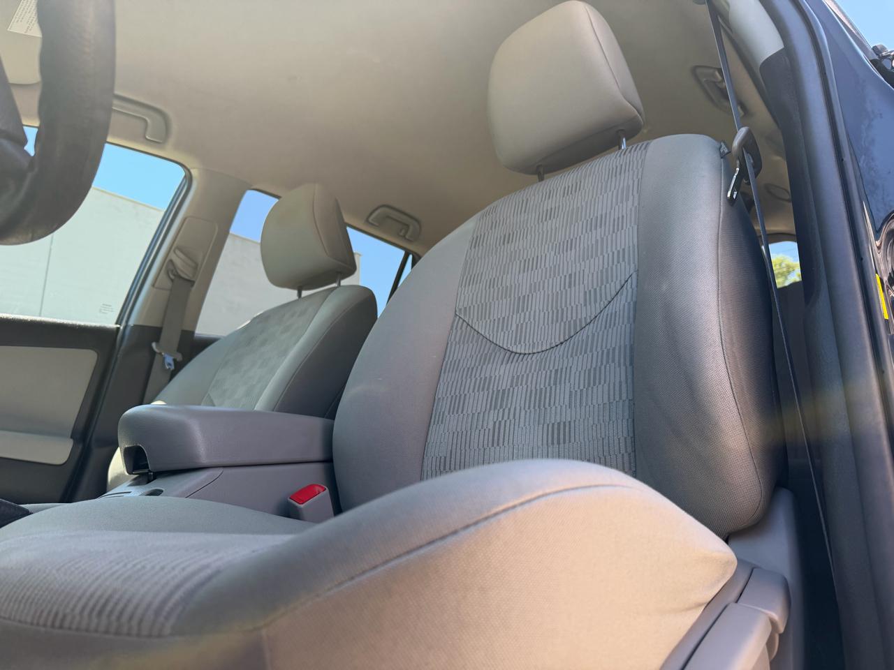 Toyota RAV4 Base I4 4WD 2012
