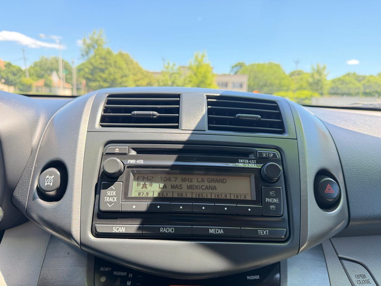 Toyota RAV4 Base I4 4WD 2012