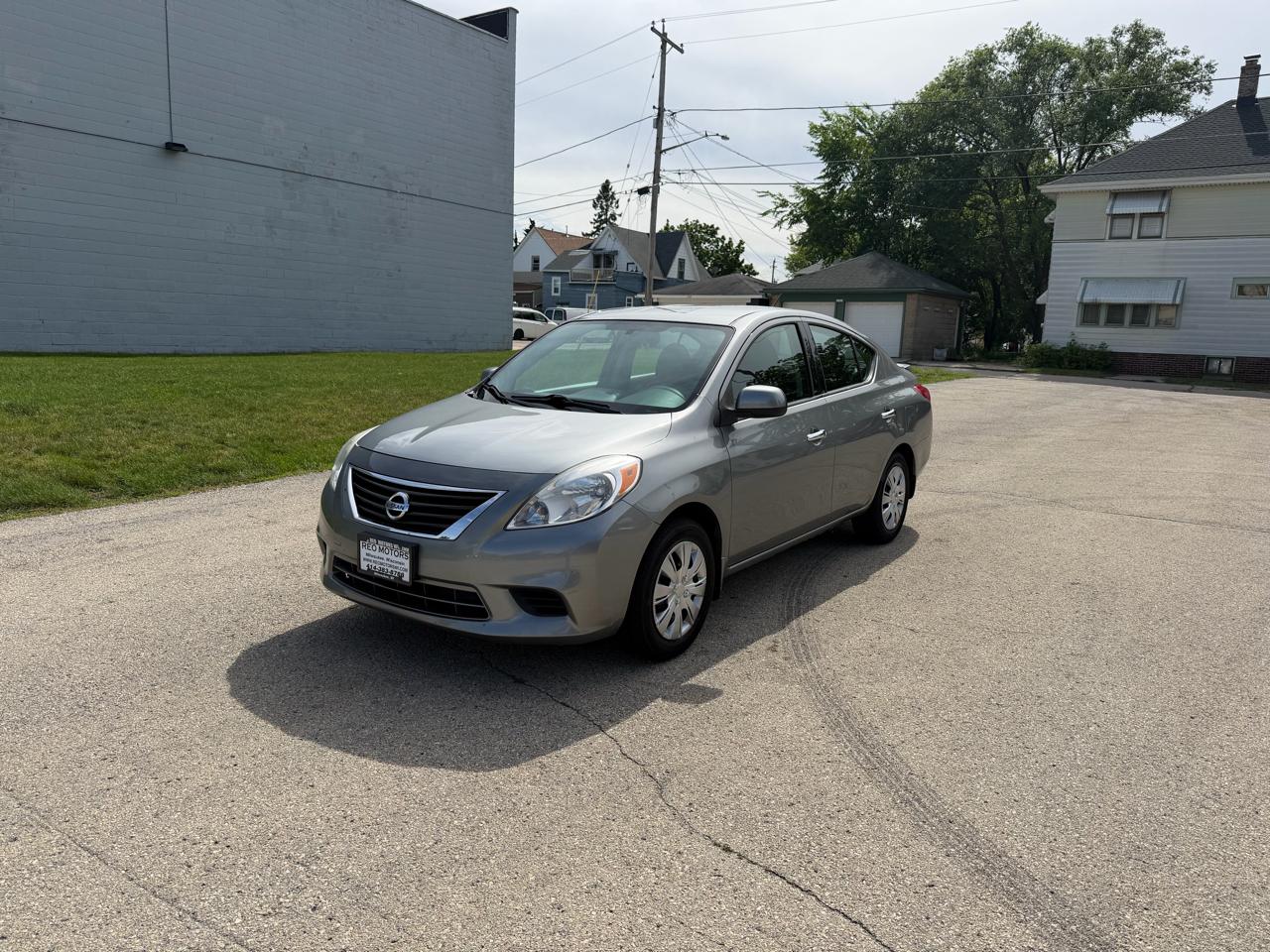 Nissan Versa 1.6 S Plus 2014