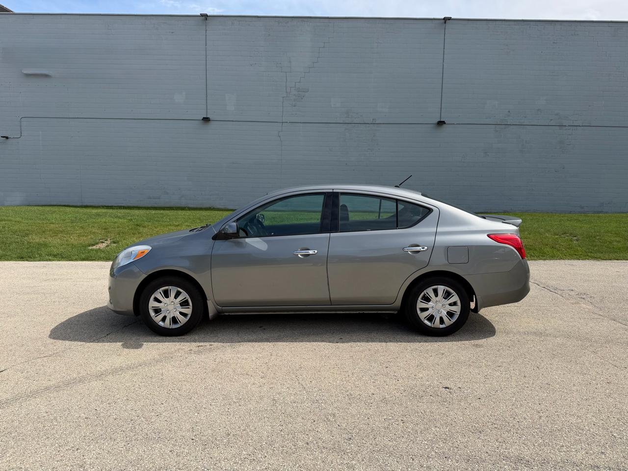 Nissan Versa 1.6 S Plus 2014