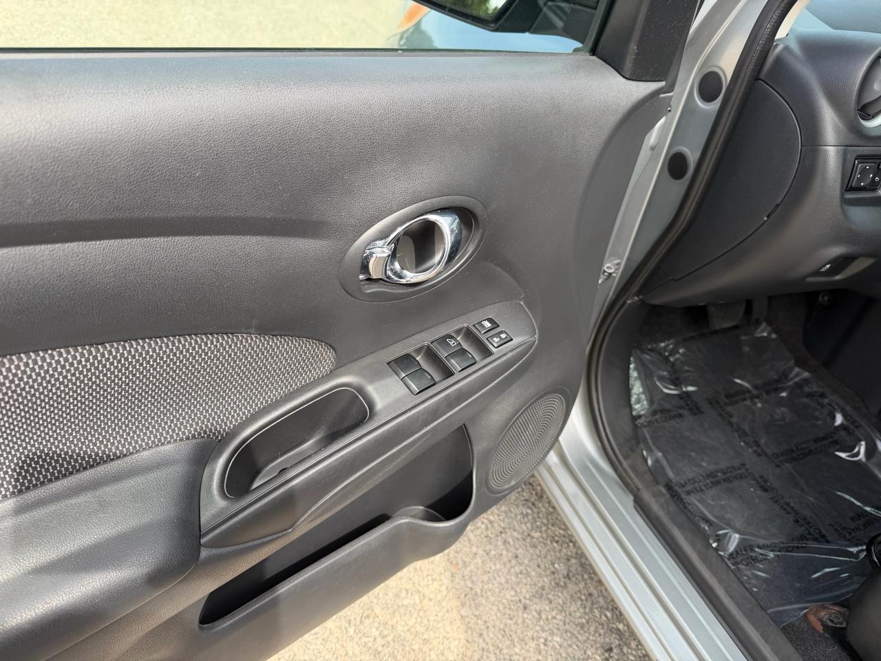 Nissan Versa 1.6 S Plus 2014