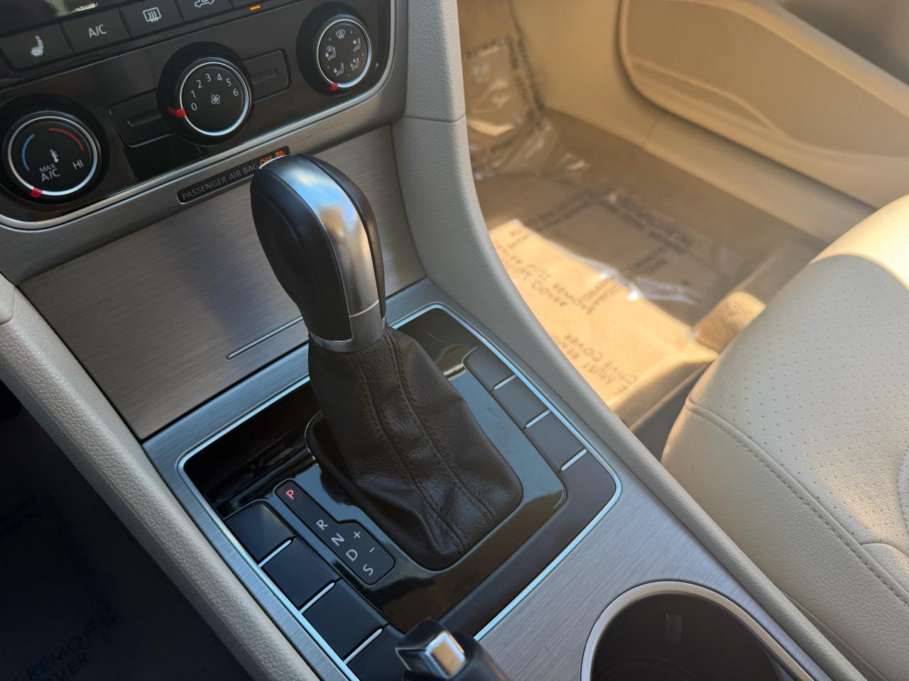 Volkswagen Passat 1.8T SE AT 2014