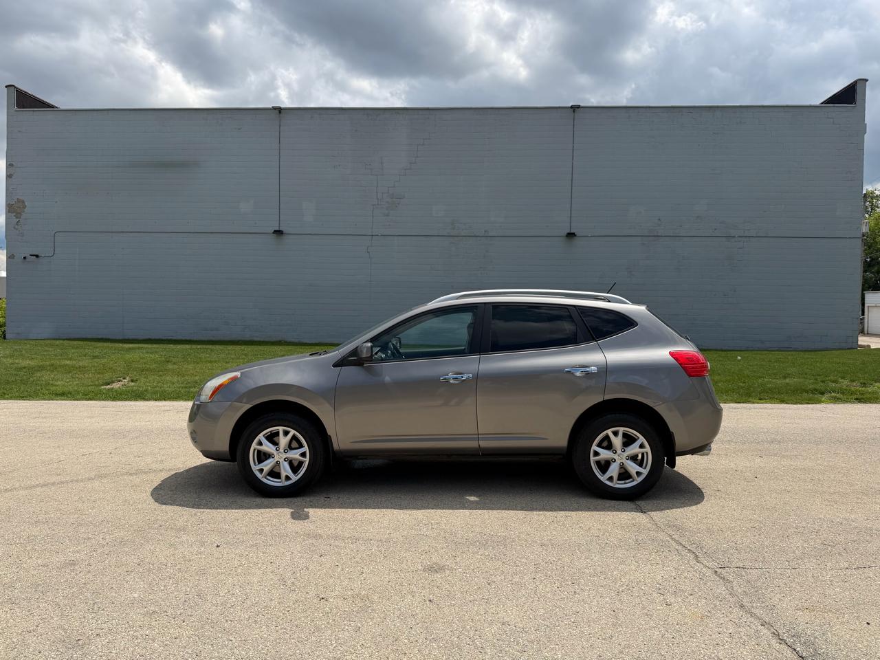 Nissan Rogue S 2WD 2010