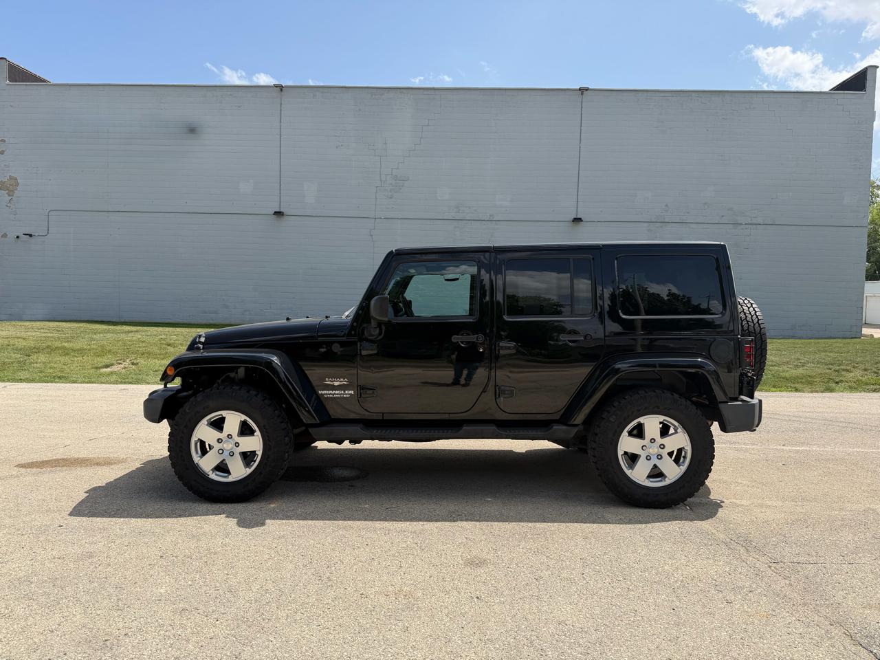 Jeep Wrangler Unlimited Sahara 4WD 2011