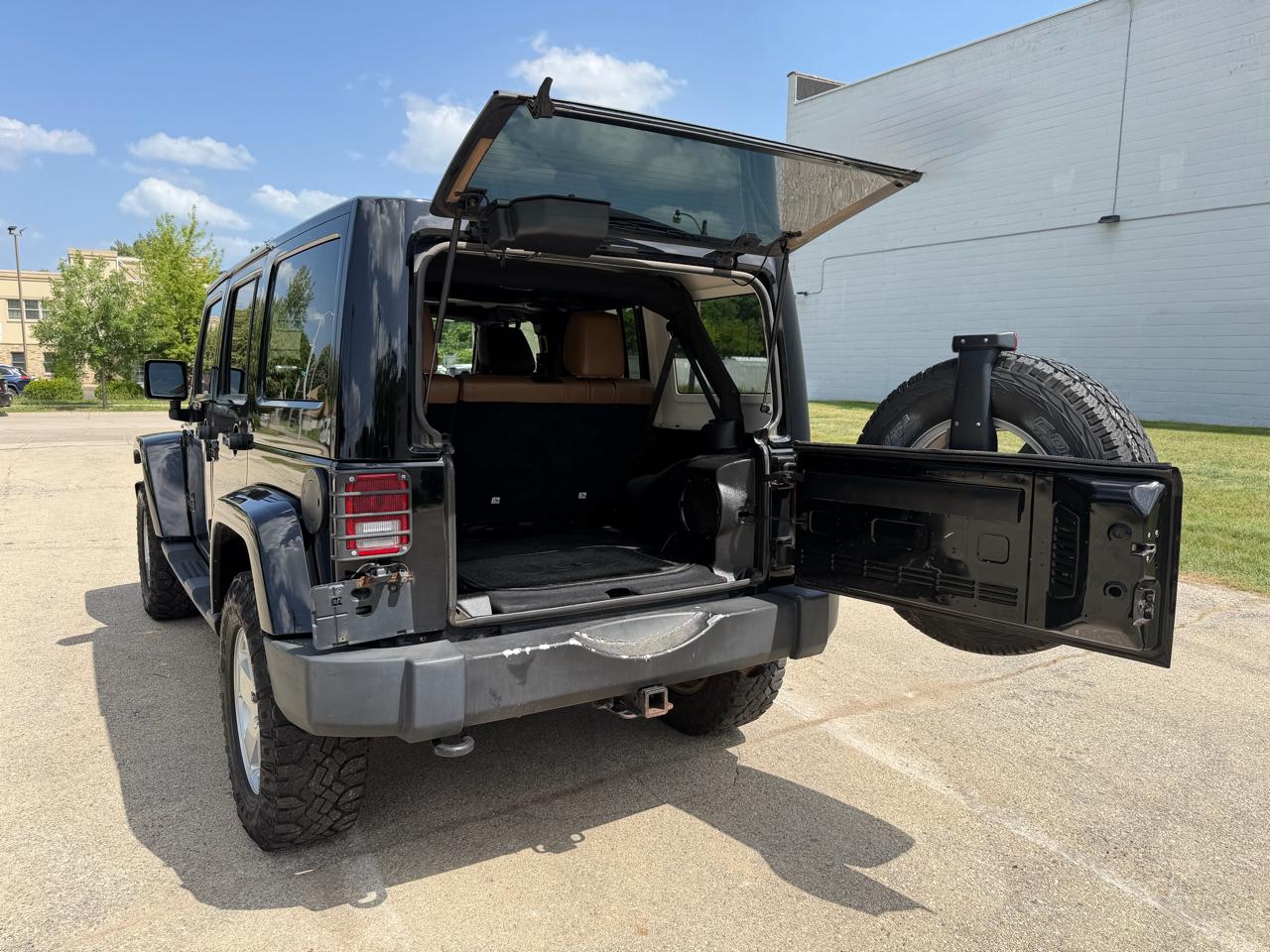 Jeep Wrangler Unlimited Sahara 4WD 2011