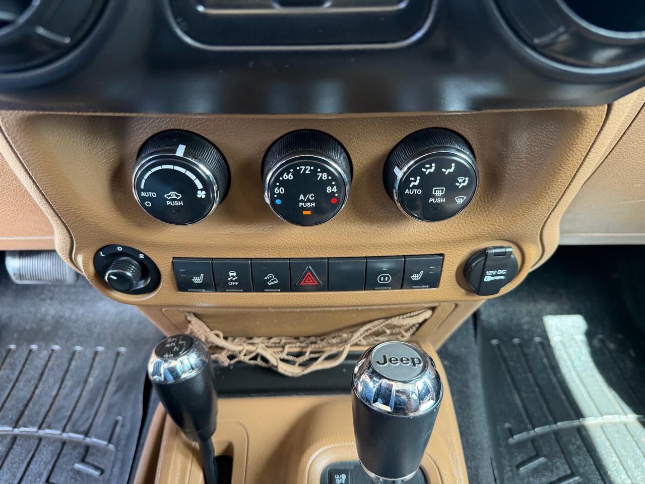 Jeep Wrangler Unlimited Sahara 4WD 2011