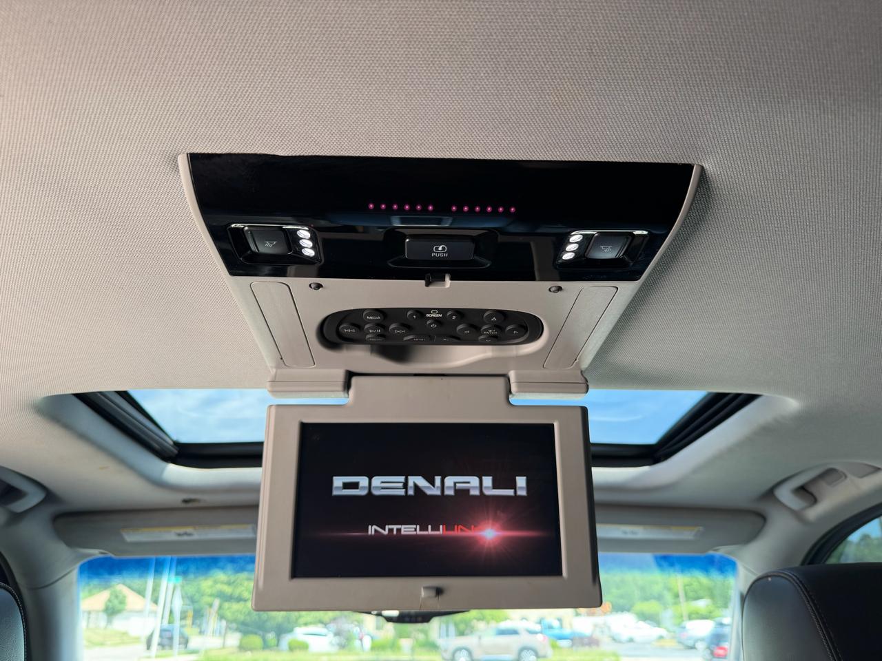 GMC Yukon Denali 4WD 2015