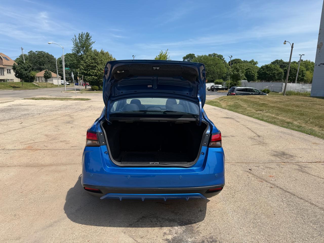 Nissan Versa SR 2023